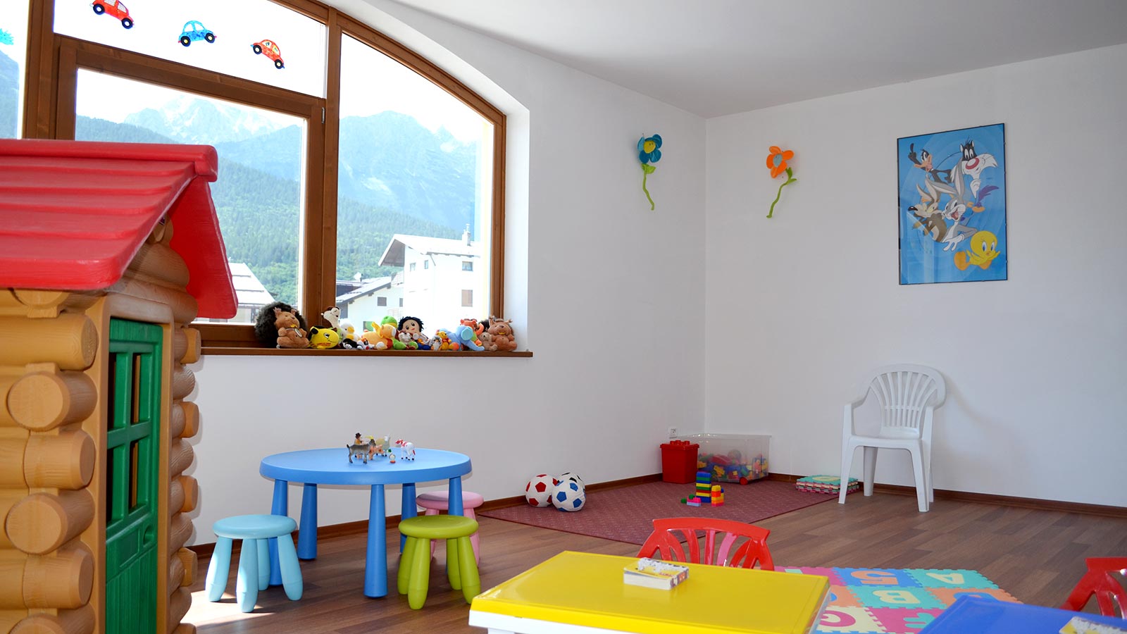 Dettaglio di una parte dell'area giochi per bambini nel Residence Antares ad Andalo
